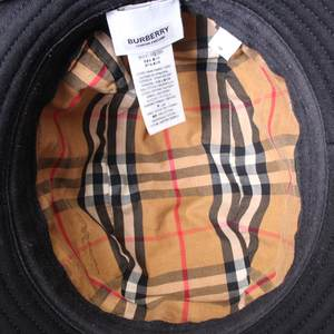 https://dbiyorq10n2b9.cloudfront.net/product-images/ACCBUR0037/BURBERRY-Cotton-Logo-Bucket-Hat-Black_6.jpg.webp