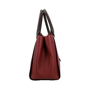 https://dbiyorq10n2b9.cloudfront.net/product-images/BAGBUR0160/BURBERRY-Leather-Medium-Buckle-Tote-Burgundy-Black_3.jpg.webp