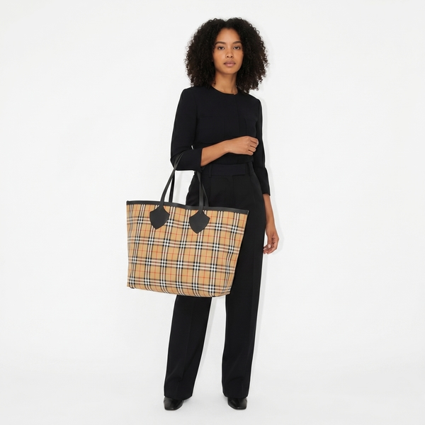 Check Reversible Tote Beige/Black/Green
