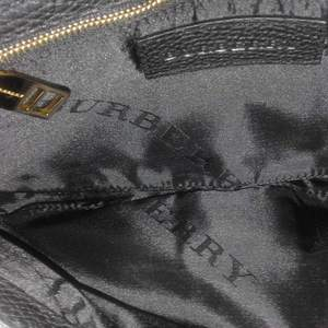https://dbiyorq10n2b9.cloudfront.net/product-images/BAGBUR197/BURBERRY-Leather-Iris-Clutch-Black-interior-1.jpg.webp
