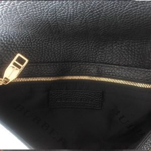 https://dbiyorq10n2b9.cloudfront.net/product-images/BAGBUR197/BURBERRY-Leather-Iris-Clutch-Black-interior-2.jpg.webp