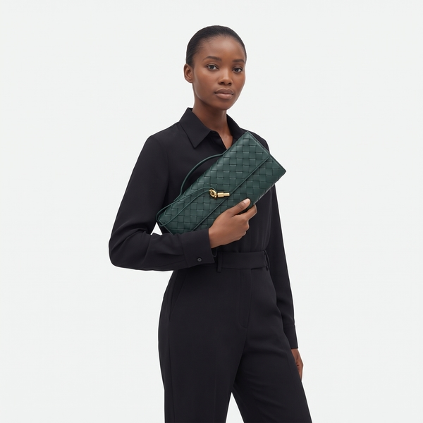 Leather Intreciatto Andiamo Clutch Green