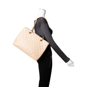 https://dbiyorq10n2b9.cloudfront.net/product-images/BAGCH0142/CHANEL-Quilted-Caviar-Grand-Shopping-Tote-Beige-.jpg.webp