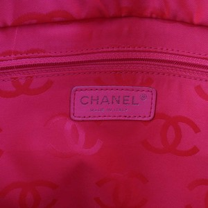 https://dbiyorq10n2b9.cloudfront.net/product-images/BAGCH116/CHANEL-Quilted-Leather-Ligne-Cambon-Large-Tote-White-close-up-2.jpg.webp