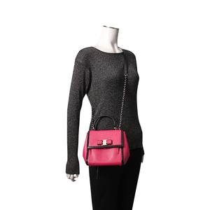 https://dbiyorq10n2b9.cloudfront.net/product-images/BAGFER0020/SALVATORE-FERRAGAMO-Leather-Carrie-Satchel-Black-Pink.jpg.webp
