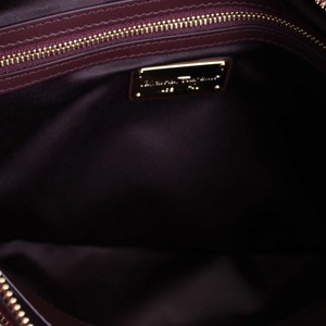 https://dbiyorq10n2b9.cloudfront.net/product-images/BAGFER0064/SALVATORE-FERRAGAMO-Suede-Crossbody-Bag-Clutch-Burgundy_7.jpg.webp
