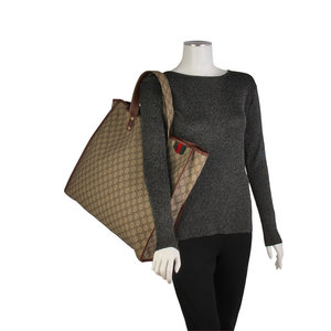 https://dbiyorq10n2b9.cloudfront.net/product-images/BAGGUC326/GUCCI-GG-Supreme-Large-Tote-mannequin.jpg.webp