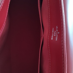 https://dbiyorq10n2b9.cloudfront.net/product-images/BAGLV0029/LOUIS-VUITTON-Epi-Bagatelle-Red-interior.jpg.webp