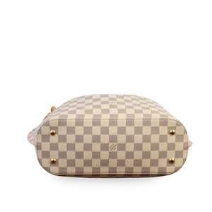 https://dbiyorq10n2b9.cloudfront.net/product-images/BAGLV0058/LOUIS-VUITTON-Damier-Azur-Girolata-bottom-1.jpg.webp