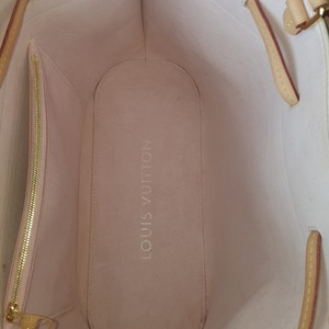 https://dbiyorq10n2b9.cloudfront.net/product-images/BAGLV0058/LOUIS-VUITTON-Damier-Azur-Girolata-interior-1-1.jpg.webp