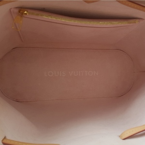 https://dbiyorq10n2b9.cloudfront.net/product-images/BAGLV0058/LOUIS-VUITTON-Damier-Azur-Girolata-interior-2-1.jpg.webp