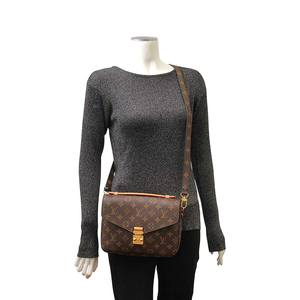 https://dbiyorq10n2b9.cloudfront.net/product-images/BAGLV0145/LOUIS-VUITTON-Monogram-Pochette-Metis-mannequin.jpg.webp