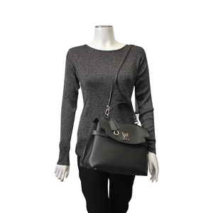 https://dbiyorq10n2b9.cloudfront.net/product-images/BAGLV0384/LOUIS-VUITTON-Calfskin-LockMe-Ever-MM-Noir-Mannequin.jpg.webp