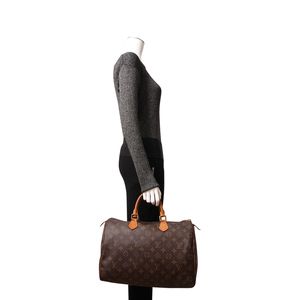 https://dbiyorq10n2b9.cloudfront.net/product-images/BAGLV1067/LOUIS-VUITTON-Monogram-Speedy-35-.jpg.webp