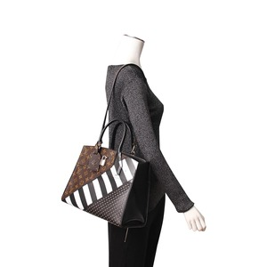 https://dbiyorq10n2b9.cloudfront.net/product-images/BAGLV1358/LOUIS-VUITTON-MonogramLeather-City-Stud-Steamer-...0.jpg.webp