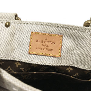 https://dbiyorq10n2b9.cloudfront.net/product-images/BAGLV227/LOUIS-VUITTON-Red-Toile-Globe-Shopper-Cabas-PM-Limited-Edition-interior.jpg.webp