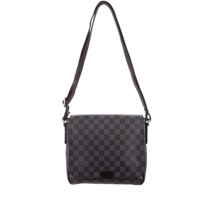 https://dbiyorq10n2b9.cloudfront.net/product-images/BAGLV244/LOUIS-VUITTON-Damier-Graphite-District-PM-front-strap.jpg.webp