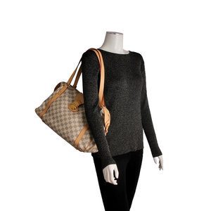 https://dbiyorq10n2b9.cloudfront.net/product-images/BAGLV305/LOUIS-VUITTON-Damier-Azur-Stresa-PM-NEW-mannequin.jpg.webp