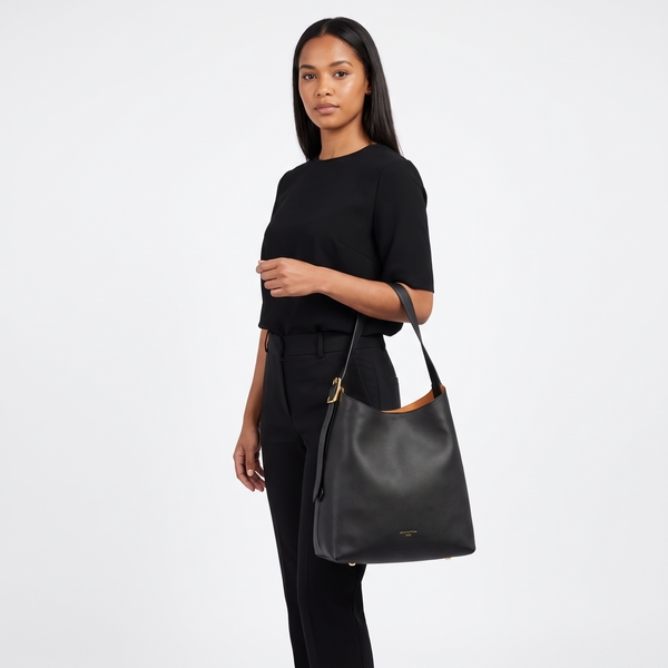 Leather Low Key Hobo MM NM Noir