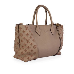 https://dbiyorq10n2b9.cloudfront.net/product-images/BAGLV480/LOUIS-VUITTON-Calfskin-Cachemire-W-PM-Galet-Beige-angle.jpg.webp