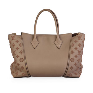 https://dbiyorq10n2b9.cloudfront.net/product-images/BAGLV480/LOUIS-VUITTON-Calfskin-Cachemire-W-PM-Galet-Beige-back.jpg.webp