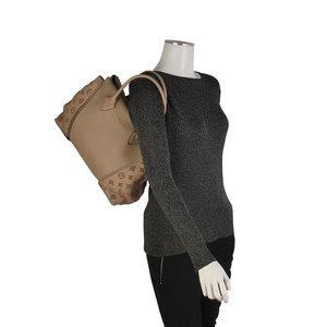 https://dbiyorq10n2b9.cloudfront.net/product-images/BAGLV480/LOUIS-VUITTON-Calfskin-Cachemire-W-PM-Galet-Beige-mannequin.jpg.webp
