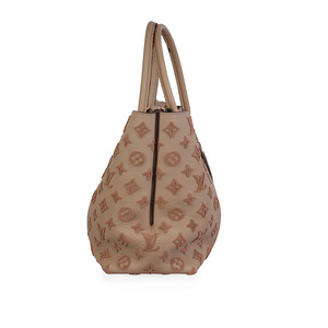 https://dbiyorq10n2b9.cloudfront.net/product-images/BAGLV480/LOUIS-VUITTON-Calfskin-Cachemire-W-PM-Galet-Beige-side-2.jpg.webp