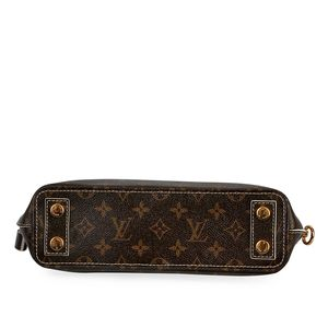 https://dbiyorq10n2b9.cloudfront.net/product-images/BAGLV734/LOUIS-VUITTON-Monogram-Fetish-Lockit-Clutch-Limited-Edition-bottom.jpg.webp