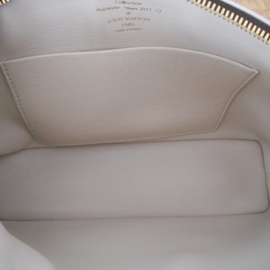https://dbiyorq10n2b9.cloudfront.net/product-images/BAGLV734/LOUIS-VUITTON-Monogram-Fetish-Lockit-Clutch-Limited-Edition-interior-2.jpg.webp