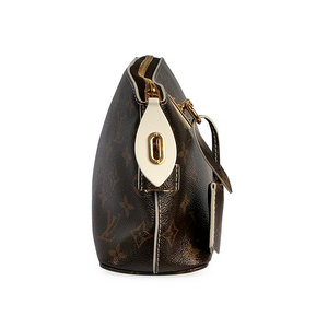 https://dbiyorq10n2b9.cloudfront.net/product-images/BAGLV734/LOUIS-VUITTON-Monogram-Fetish-Lockit-Clutch-Limited-Edition-side-2.jpg.webp