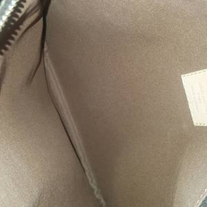 https://dbiyorq10n2b9.cloudfront.net/product-images/BAGLV786/LOUIS-VUITTON-Monogram-Pochette-Bosphore-Messenger-interior.jpg.webp