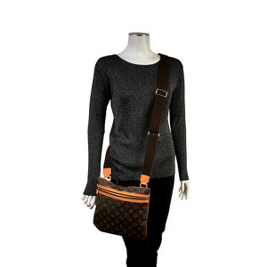https://dbiyorq10n2b9.cloudfront.net/product-images/BAGLV786/LOUIS-VUITTON-Monogram-Pochette-Bosphore-Messenger-mannequin.jpg.webp