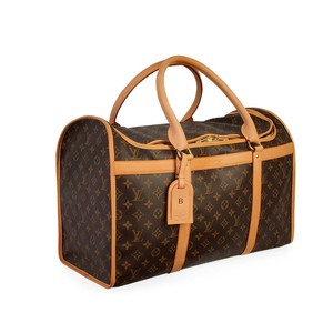https://dbiyorq10n2b9.cloudfront.net/product-images/BAGLV841/LOUIS-VUITTON-Monogram-Dog-Carrier-50-angle.jpg.webp