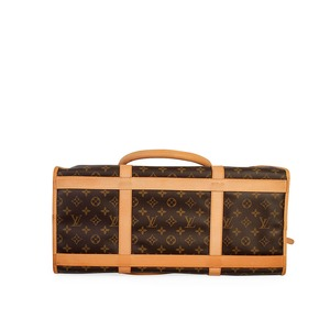 https://dbiyorq10n2b9.cloudfront.net/product-images/BAGLV841/LOUIS-VUITTON-Monogram-Dog-Carrier-50-bottom.jpg.webp