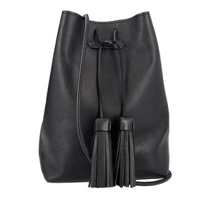 https://dbiyorq10n2b9.cloudfront.net/product-images/BAGTF0015/TOM-FORD-Leather-Tassel-Bucket-Bag-Black_1.jpg.webp