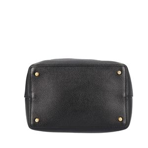 https://dbiyorq10n2b9.cloudfront.net/product-images/BAGTF0015/TOM-FORD-Leather-Tassel-Bucket-Bag-Black_6.jpg.webp