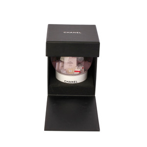 https://dbiyorq10n2b9.cloudfront.net/product-images/CACCCHA102/CHANEL-VIP-Christmas-Snow-Globe-box.jpg.webp