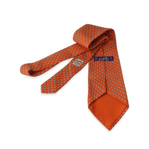 https://dbiyorq10n2b9.cloudfront.net/product-images/CACCHER0004/HERMES-Origami-Chicken-Print-Silk-Tie-Orange-back.jpg.webp