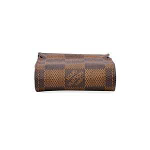 https://dbiyorq10n2b9.cloudfront.net/product-images/CACCLV0015/LOUIS-VUITTON-Monogram-Cigarette-Case-bottom.jpg.webp