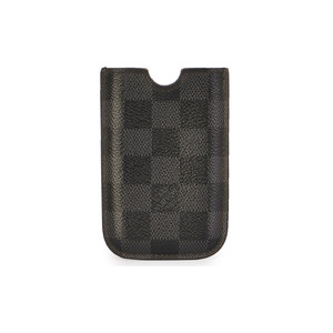 https://dbiyorq10n2b9.cloudfront.net/product-images/CACCLV139/LOUIS-VUITTON-Damier-Graphite-iPhone-Cover-front.jpg.webp