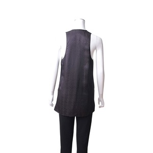https://dbiyorq10n2b9.cloudfront.net/product-images/CAPPBAL0016/BALENCIAGA-Vintage-Silk-Sleeveless-Shirt-Black_3.jpg.webp