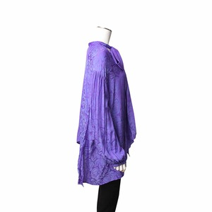 https://dbiyorq10n2b9.cloudfront.net/product-images/CAPPCHL0003/CHLOE-Viskose-Silk-Floral-Blouse-Bluish-Violet_2.jpg.webp