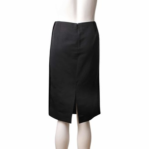 https://dbiyorq10n2b9.cloudfront.net/product-images/CAPPGUC0182/GUCCI-Rayon-Silk-Skirt-Black_3.jpg.webp