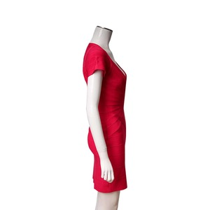 https://dbiyorq10n2b9.cloudfront.net/product-images/CAPPHELE0011/HERVE-LEGER-RayonSpandex-Cap-Sleeve-Dress-Pink-side.jpg.webp