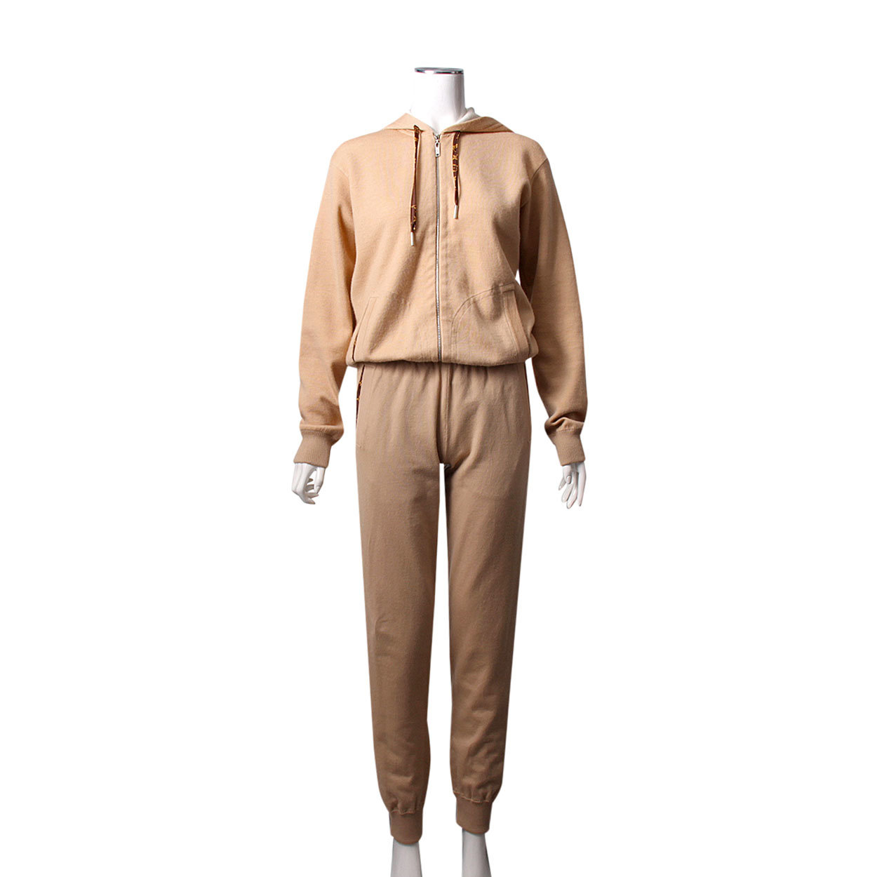 https://dbiyorq10n2b9.cloudfront.net/product-images/CAPPLV0028/LOUIS-VUITTON-Cashmere-Tracksuit-Set-Beige-2.jpg.webp