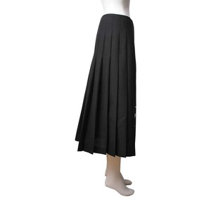 https://dbiyorq10n2b9.cloudfront.net/product-images/CAPPPRA0036/PRADA-Wool-Mohair-Beads-Embellished-Skirt-Black_2.jpg.webp