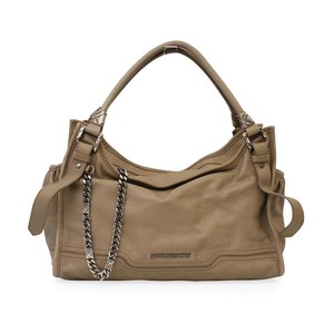 https://dbiyorq10n2b9.cloudfront.net/product-images/CBAGBUR0055/BURBERRY-Leather-Tote-Olive-Green-front.jpg.webp