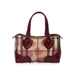 https://dbiyorq10n2b9.cloudfront.net/product-images/CBAGBUR0060/BURBERRY-Patent-Heart-Print-Boston-Bag-Pink-front.jpg.webp