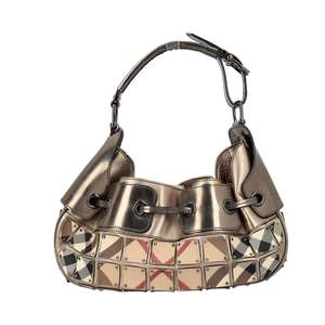 https://dbiyorq10n2b9.cloudfront.net/product-images/CBAGBUR0159/BURBERRY-Supernova-Patent-Studded-Warrior-Bag-Beige_5.jpg.webp