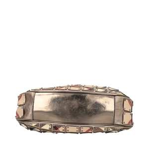https://dbiyorq10n2b9.cloudfront.net/product-images/CBAGBUR0159/BURBERRY-Supernova-Patent-Studded-Warrior-Bag-Beige_7.jpg.webp
